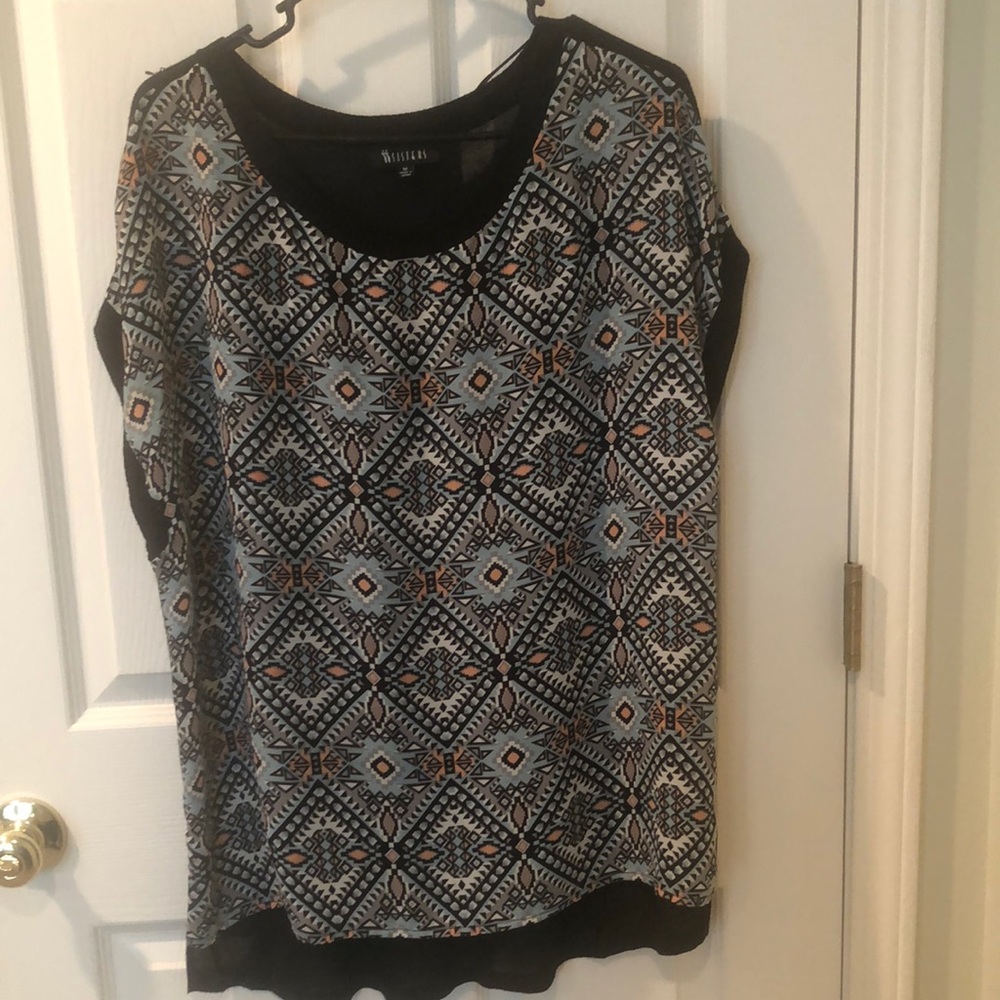 Straight top in great condition multi color 2 sisters brand